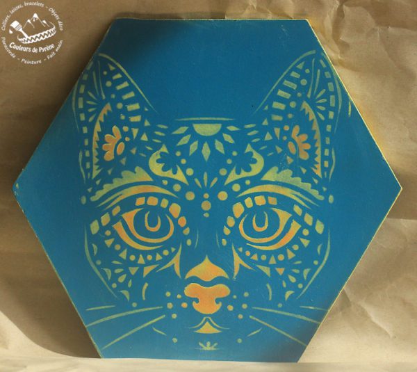 cadre hexagone tête de chat type mandala