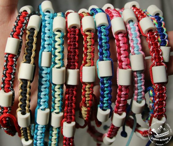 Colliers anti-tiques avec perles céramiques EM