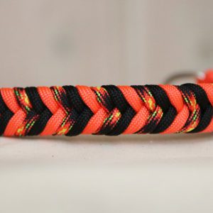 Collier AZUN orange et noir (28 cm)